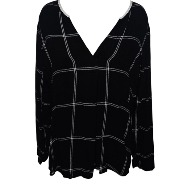Vince Camuto Tops - Vince Camuto Window Pane Plaid V-Neck Top